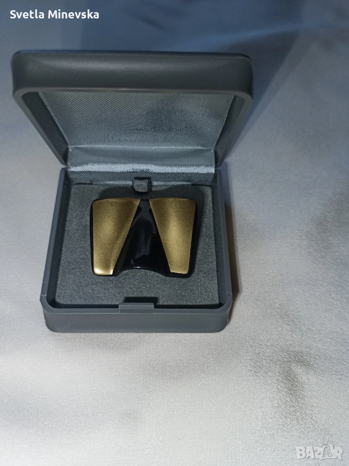 Порцеланова брошка Розентал, подписана от художника Йохан ван Луун, 1970 година , снимка 1