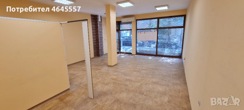 Просторно търговско многофункционално помещение / офис / салон за красота / жилище в центъра на град, снимка 1