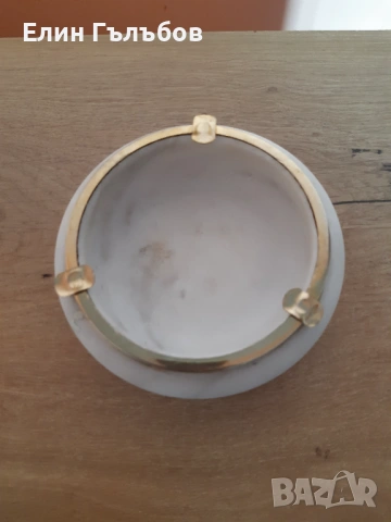 Пепелник мраморен, масивен с месингов обков