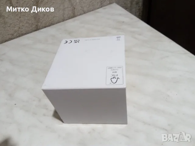 Кутия за часовник маркова на Guess с възглавничка
