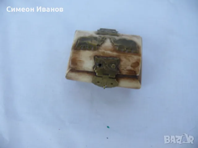 Интересна стара малка кутийка от кост #1831, снимка 1