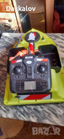 Продавам  лодка за захранка с 2 батерии, снимка 5 - Въдици - 36306669