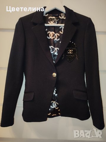 Вталено дамско тъмносиньо сако размер XS цена 65 лв. + подарък перлени обички
