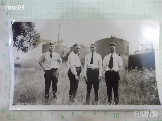 Снимка стара на група бизнесмени