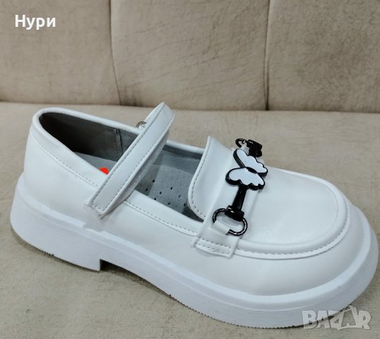 Бели детски мокасини