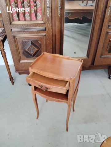 Нощно шкафче в стил Луи XV 