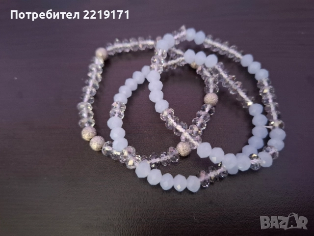 Комплект гривни от стъклени кристали и ситни мъниста, снимка 10 - Гривни - 51684347