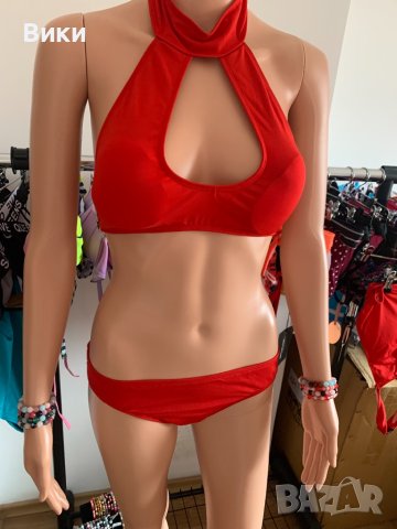 Червен бански наличен в размер S и М