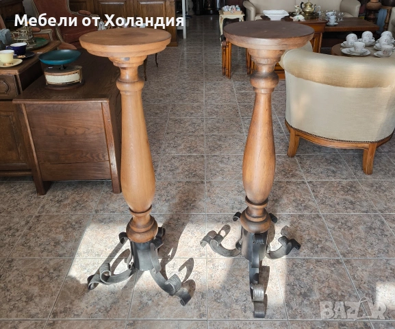 Два солидни постамента