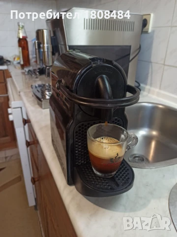 Кафе машина Делонги за капсули Неспресо, работи добре и прави супер кафе с каймак  , снимка 2 - Кафемашини - 51392852