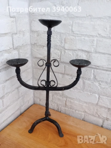 Стар свещник от ковано желязо