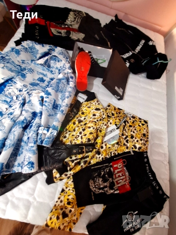 Moschino чисто нови размер С и ХС 