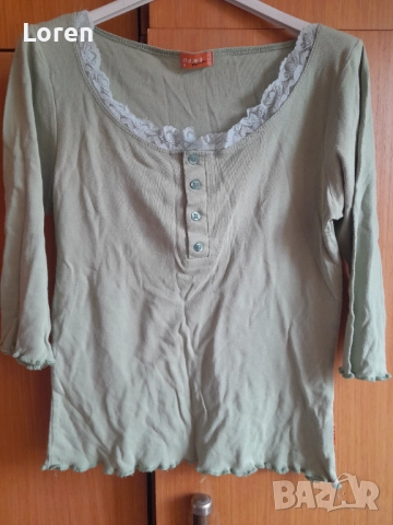 Зелена блузка с дантела три четвърт ръкав, снимка 2 - Блузи с дълъг ръкав и пуловери - 52585337