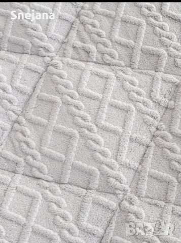 кувертюра сив цвят плюш за 55лв от 125лв , снимка 3 - Покривки за легло - 44446572