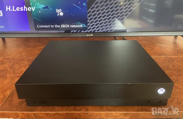 Xbox One X 1TB + 10 игри + жичен контролер, снимка 5 - Xbox конзоли - 55784687