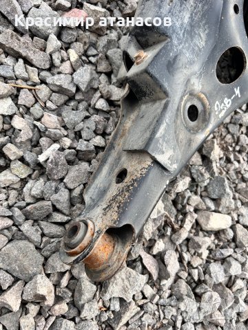 Носач заден ляв за Тойота Рав 4.2006-2011г, снимка 2 - Части - 44499336