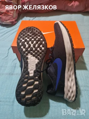 Маратонки NIKE размер 41