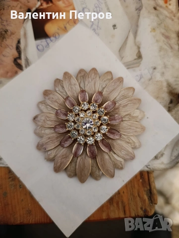 английска брошка