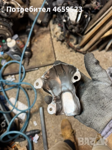 Предпазна(термо изолатор) ламарина за двигател на Мерцедес Mercedes 2.2Cdi само 10лв. A6511420120, снимка 2 - Части - 52544114