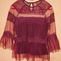 НОВА дантелена, елегантна блузка, цвят бордо. Размер S. 17 лв., снимка 1 - Ризи - 44189942