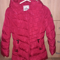 Червено зимно яке, снимка 1 - Детски якета и елеци - 44667383