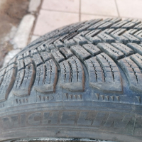 Зимни гуми Michelin 
245 35 20 перфектни 2 броя с 7 мм грайфер, снимка 4 - Гуми и джанти - 44688618