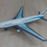 реалистичен модел на самолет BOEING 777, снимка 1 - Колекции - 41862251