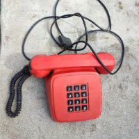 Телефон с бутони , снимка 1 - Антикварни и старинни предмети - 44696335