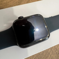 Apple watch SE 44mm, снимка 6 - Смарт гривни - 44923998