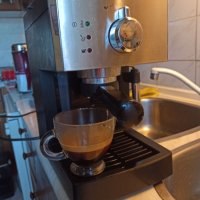Кафемашина Саеко Поемия с ръкохватка с крема диск, работи перфектно и прави страхотно кафе , снимка 1 - Кафемашини - 41454259
