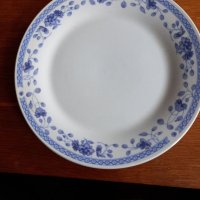 Порцеланова чиния , снимка 1 - Чинии - 35850950