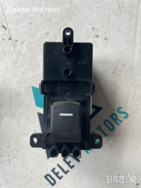 Бутон за задно дясно ел. стъкло M64613 от Honda HR-V (RV) 1.5 eHEV I-MMD Hybrid (RV5) двигател LEC3, снимка 1