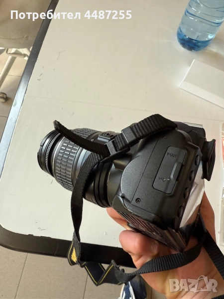 Камера Nikon D3000 в отлично състояние, снимка 1