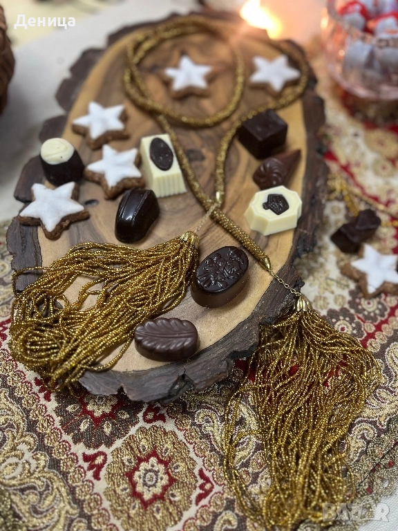 Един винтидж разкош⚜️ Всяка дама ще бъде впечатляваща с него Дължина с пискюли-127 см Цена-45 лв/23 , снимка 1