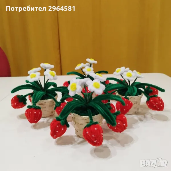 ръчно изработени моливник с цвете и Ягоди в саксия от пухкав тел , снимка 1