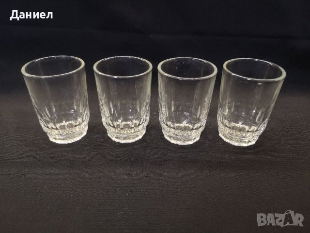 Четири ретро чаши