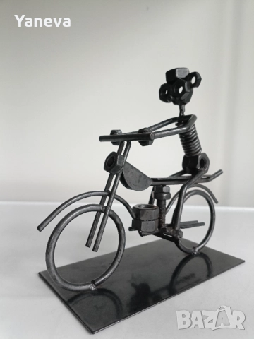 Моторист, артистична фигура изработена от крепежни елементи и стомана., снимка 4 - Декорация за дома - 52655663