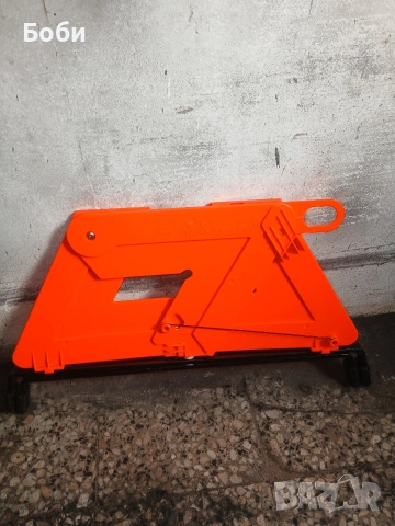 Оргинален триъгълник мерцедес w203 седан , снимка 3 - Аксесоари и консумативи - 53844003