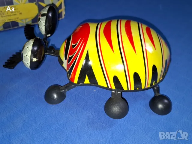 Стара руска СССР механична ламаринена играчка бръмбар жук , снимка 4 - Колекции - 50175136