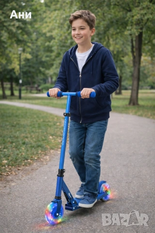 Нов скутер, тротинетка с лед колелца.