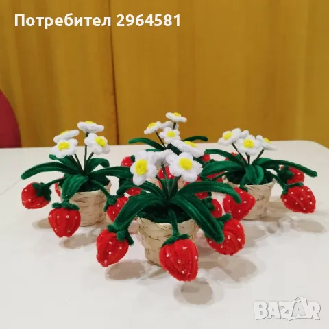 ръчно изработени моливник с цвете и Ягоди в саксия от пухкав тел , снимка 1