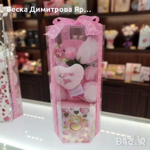 Подаръчен комплект с плюшено мече и надпис „Love you“ в прозрачна кутия, снимка 2 - Подаръци за жени - 53057400