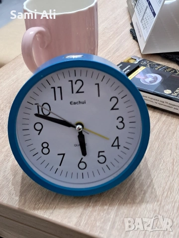 Настолен часовник Eachui - Кварцов, безшумен, с осветление, снимка 2 - Антикварни и старинни предмети - 53683845
