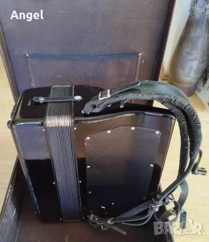 Акордеон Weltmeister S4, снимка 4 - Акордеони - 52790270