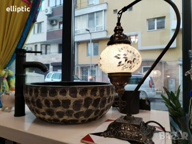 Ориенталска настолна лампа тип лебед в бяло, снимка 1