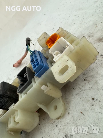 Toyota бушонна кутия / relay box с релета Flasher 81980-10700, Relays 85910-30060 / 85910-30070, снимка 3 - Части - 51398375