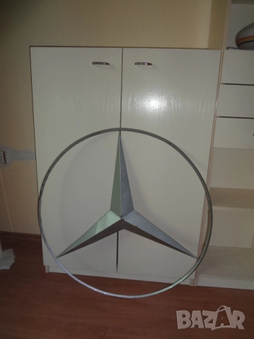 Огромна метална емблема на Mercedes Benz