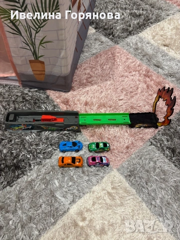 Детска писта-катапулт с подарък колички