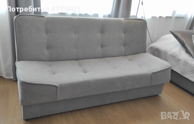 Разтегателен диван без следи от употреба