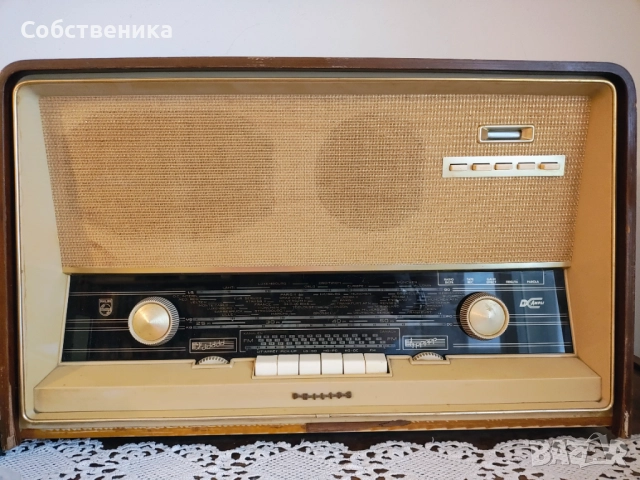 Лампово радио Philips с УКВ обхват.